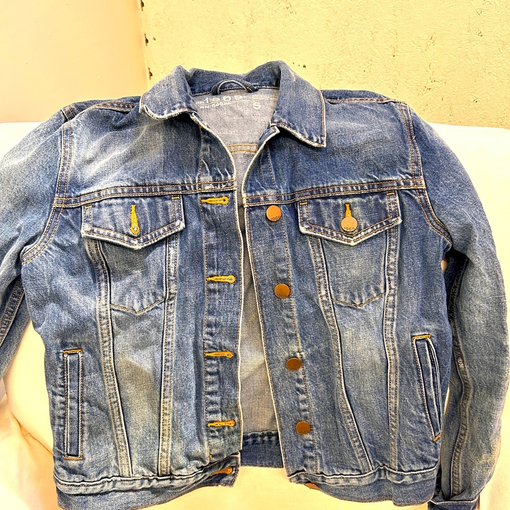 Gap 1969 jean jacket Ladies Small